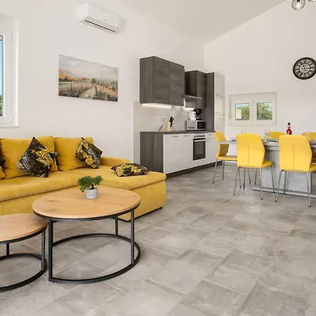 Franka With Private Pool Villa *