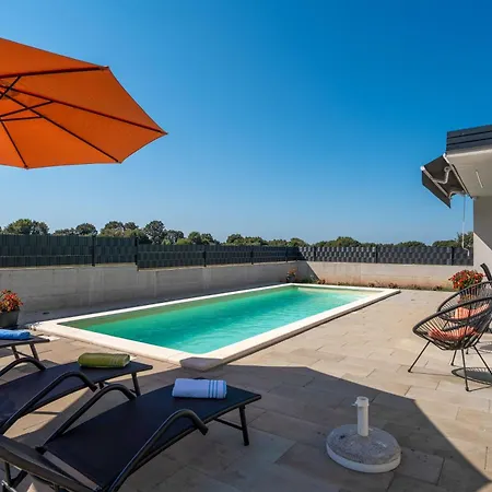 Franka With Private Pool Villa