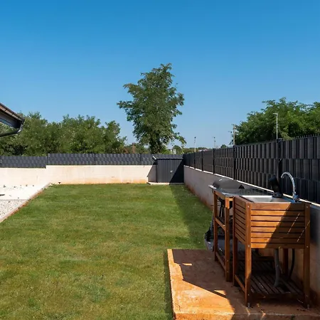 Franka With Private Pool Villa *