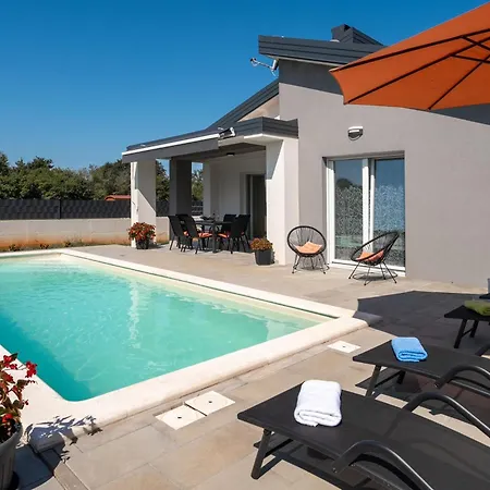 Franka With Private Pool