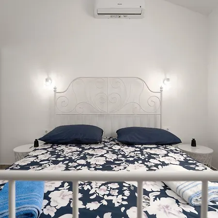 Franka With Private Pool Villa