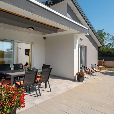 Franka With Private Pool