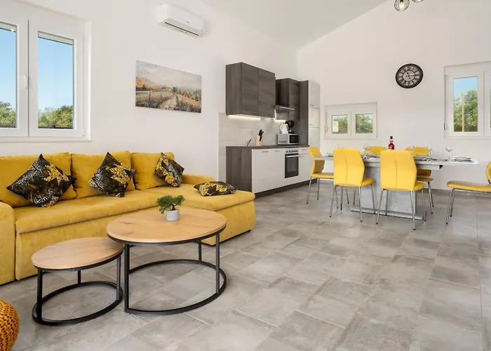 Franka With Private Pool Villa *