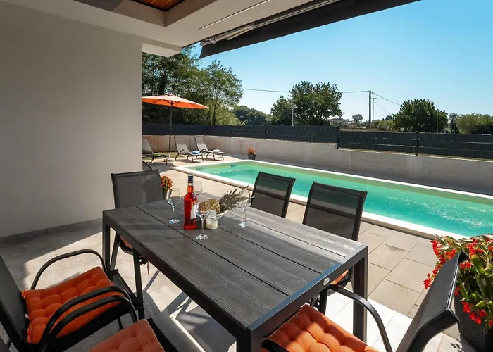 빌라 Franka With Private Pool 크르니카