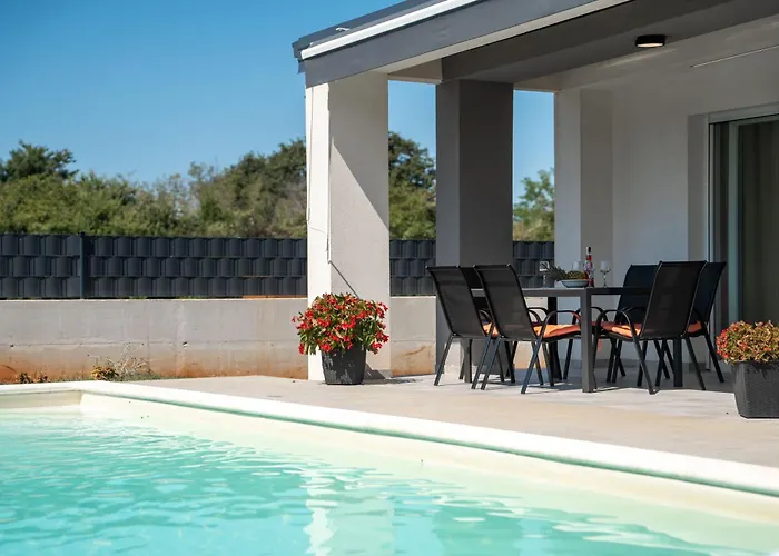 Franka With Private Pool * 크르니카