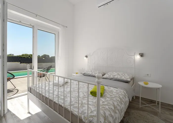 Franka With Private Pool * 크르니카