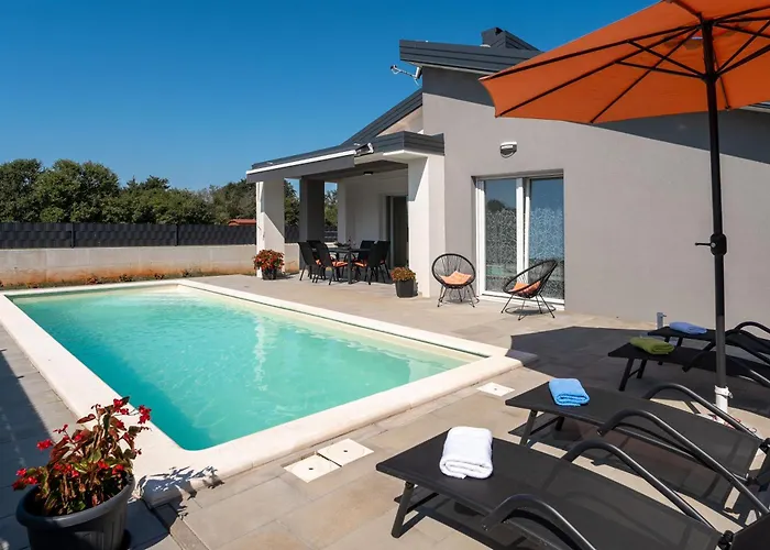 Franka With Private Pool