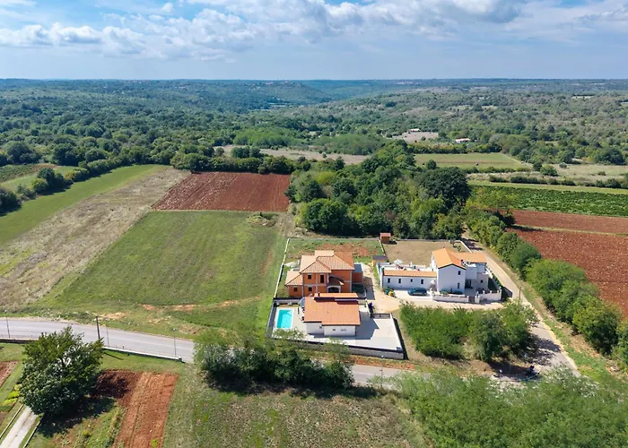 Franka With Private Pool Villa *